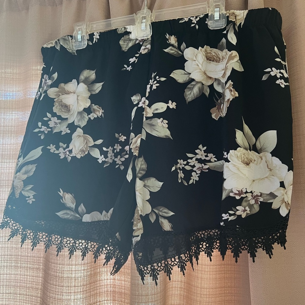 Women's Girl Evolution Floral Pull On Lace Trimmed Shorts Size 3X